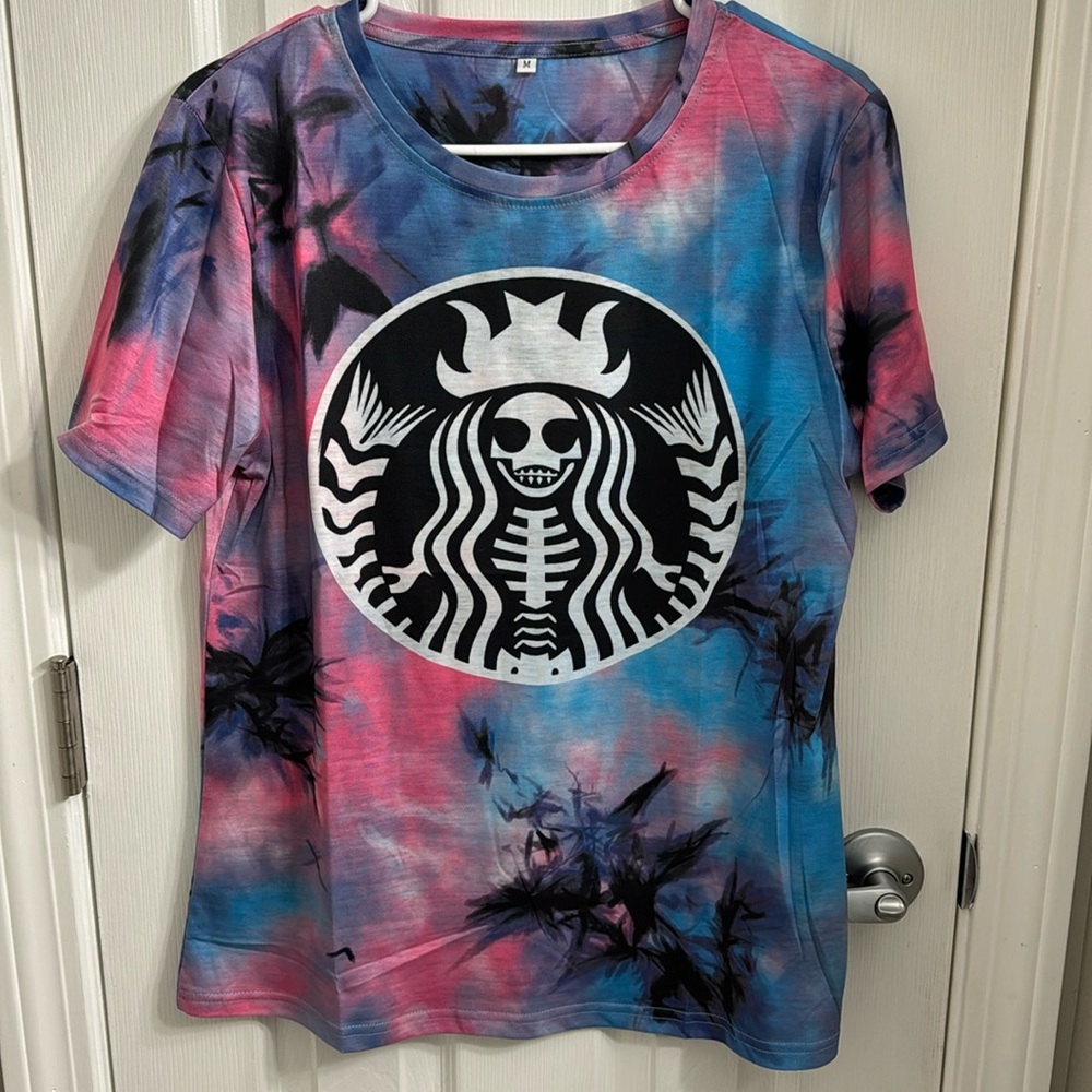 BNWT women’s Halloween T-shirt. Size medium.